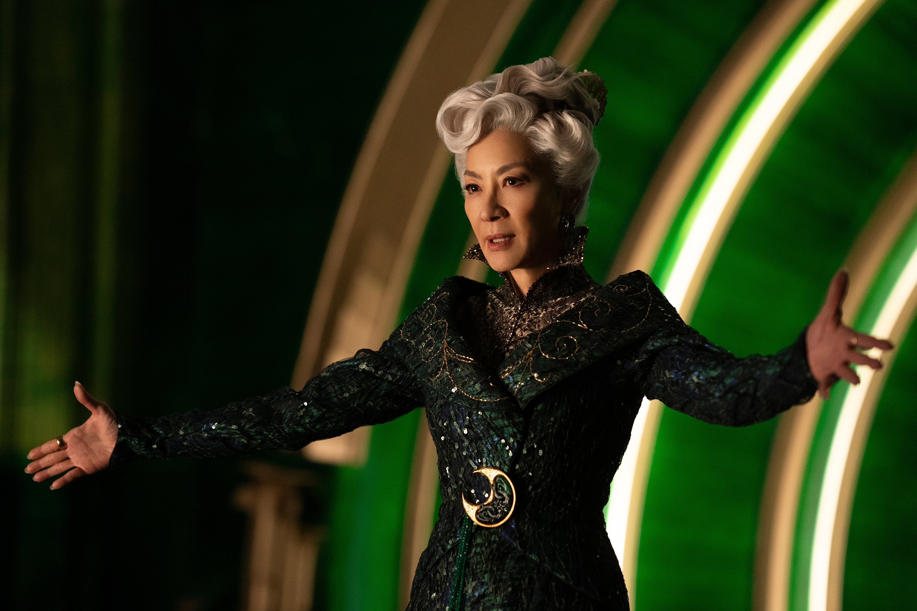 Madame Morrible ensina pessoalmente Elphaba como usar suas habilidades mágicas