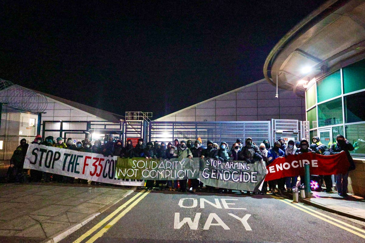 Pro-Palestinian Protesters Block Leonardo Factory in Edinburgh