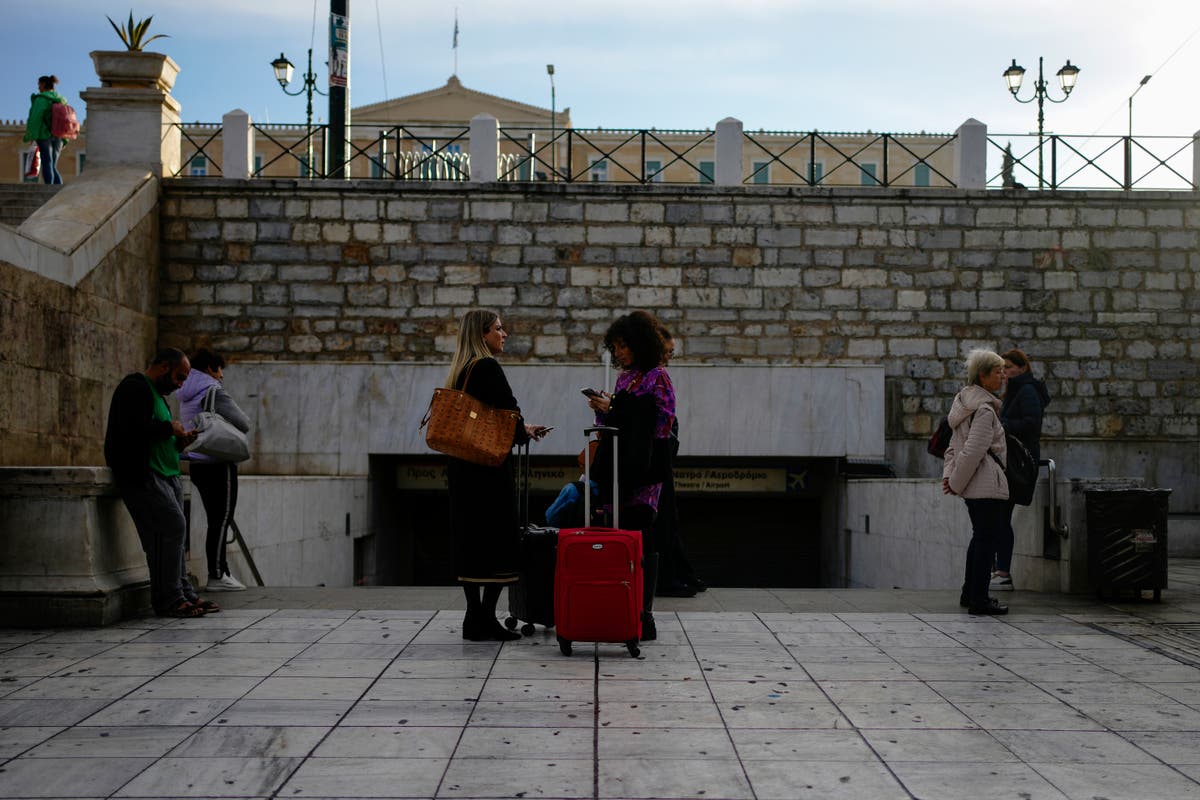 Greek workers hold general strike over high cost of living and call for collective wage agreements