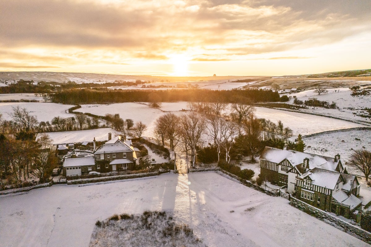 In Pictures: Snow continues to blanket parts of the UK | The Independent