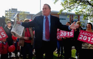 Mantan Wakil Pemimpin Partai Buruh dan Wakil Perdana Menteri, Lord John Prescott berpidato di depan anggota partai di luar kantor kampanye Louis Baldock pada 1 Mei 2015