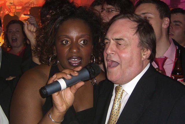 John Prescott singing at the Amicus union party in Manchester in 2006 (Andrew Parsons/PA)