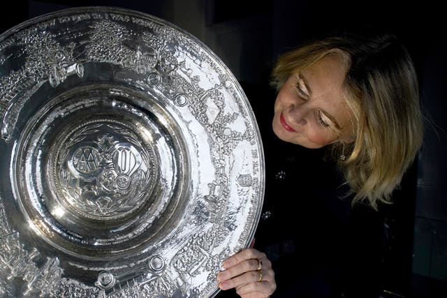 Catherine Southon of Catherine Southon Auctioneers & Valuers, holds the George V silver presentation charger (Gareth Fuller/PA)