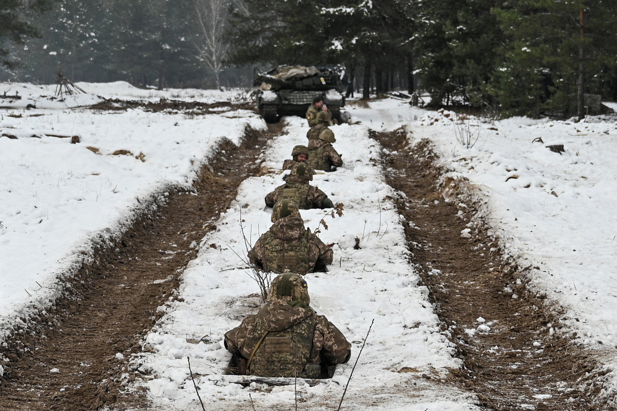 Seven Ukrainian servicemen take part in military exercises