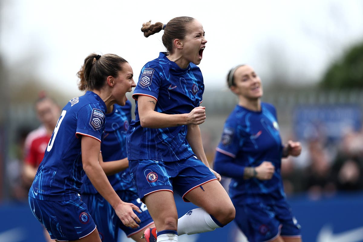 Chelsea survive late scare to beat Manchester United and remain perfect in WSL