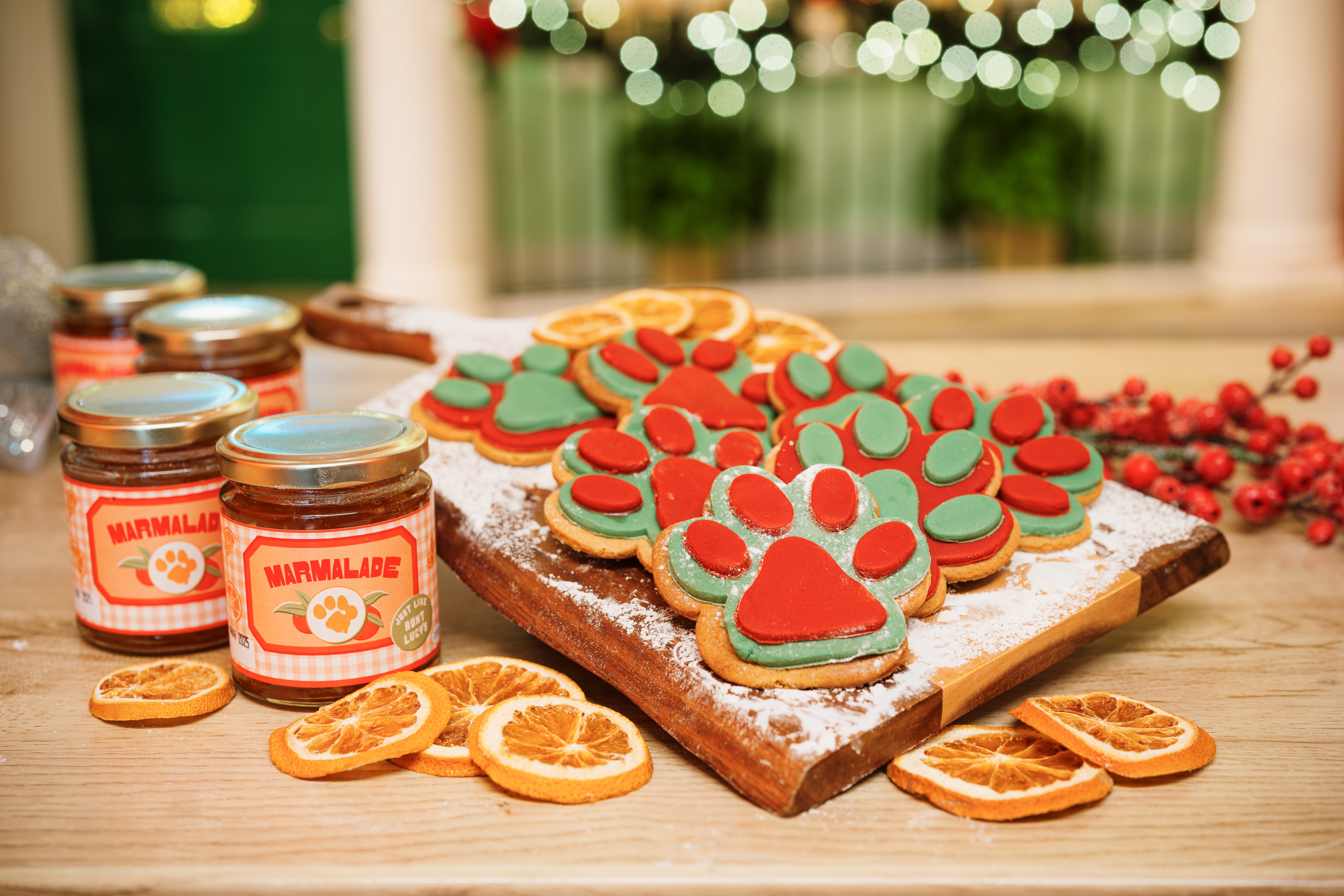 Tuck into delicious gingerbread paws at the seasonal Paddington Bear Experience