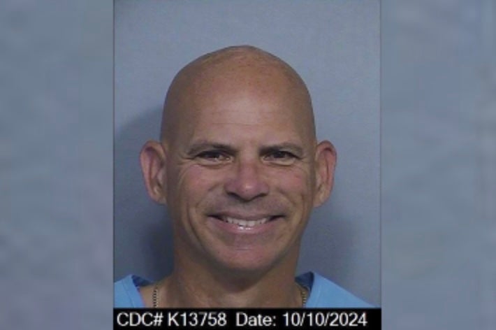 <p>La esposa de Lyle Menéndez, Rebecca Sneed, ha anunciado su separación tras 21 años de matrimonio </p>