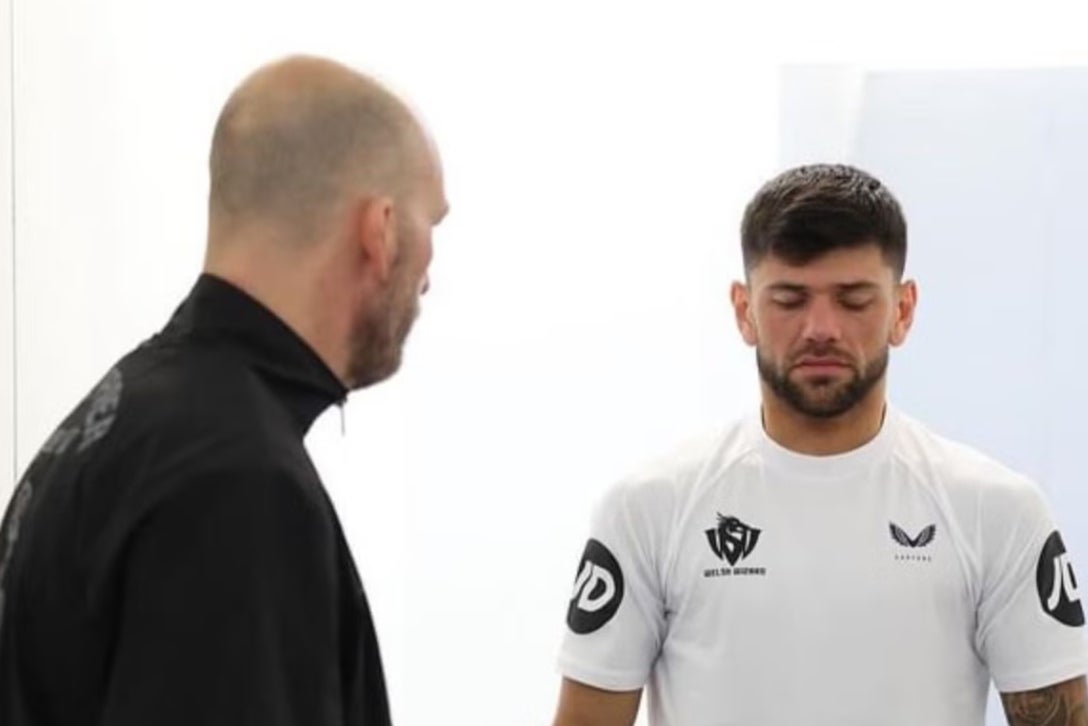 Meehan coaching former world-champion boxer Joe Cordina, pre-fight