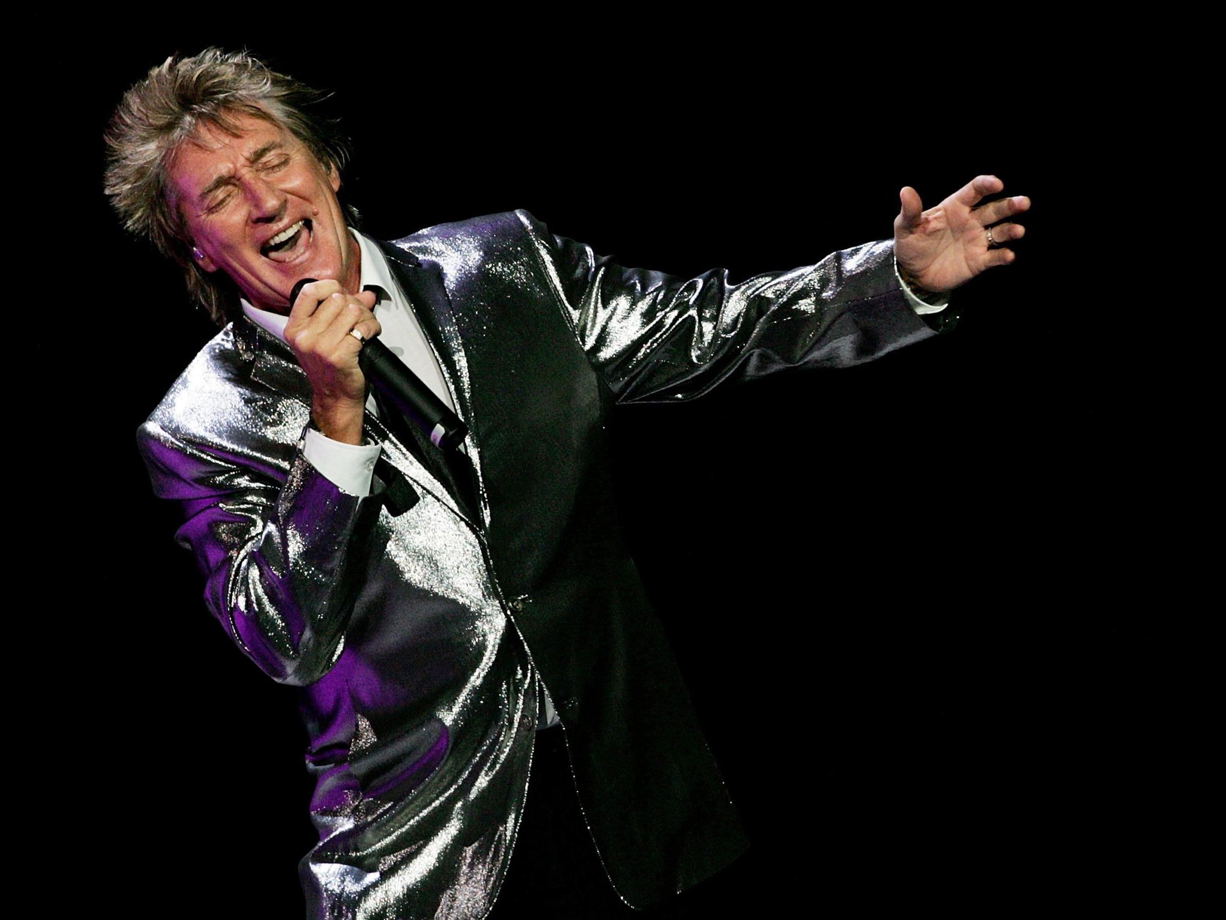 Rod Stewart will perform on the Pyramid Stage at Glastonbury next year