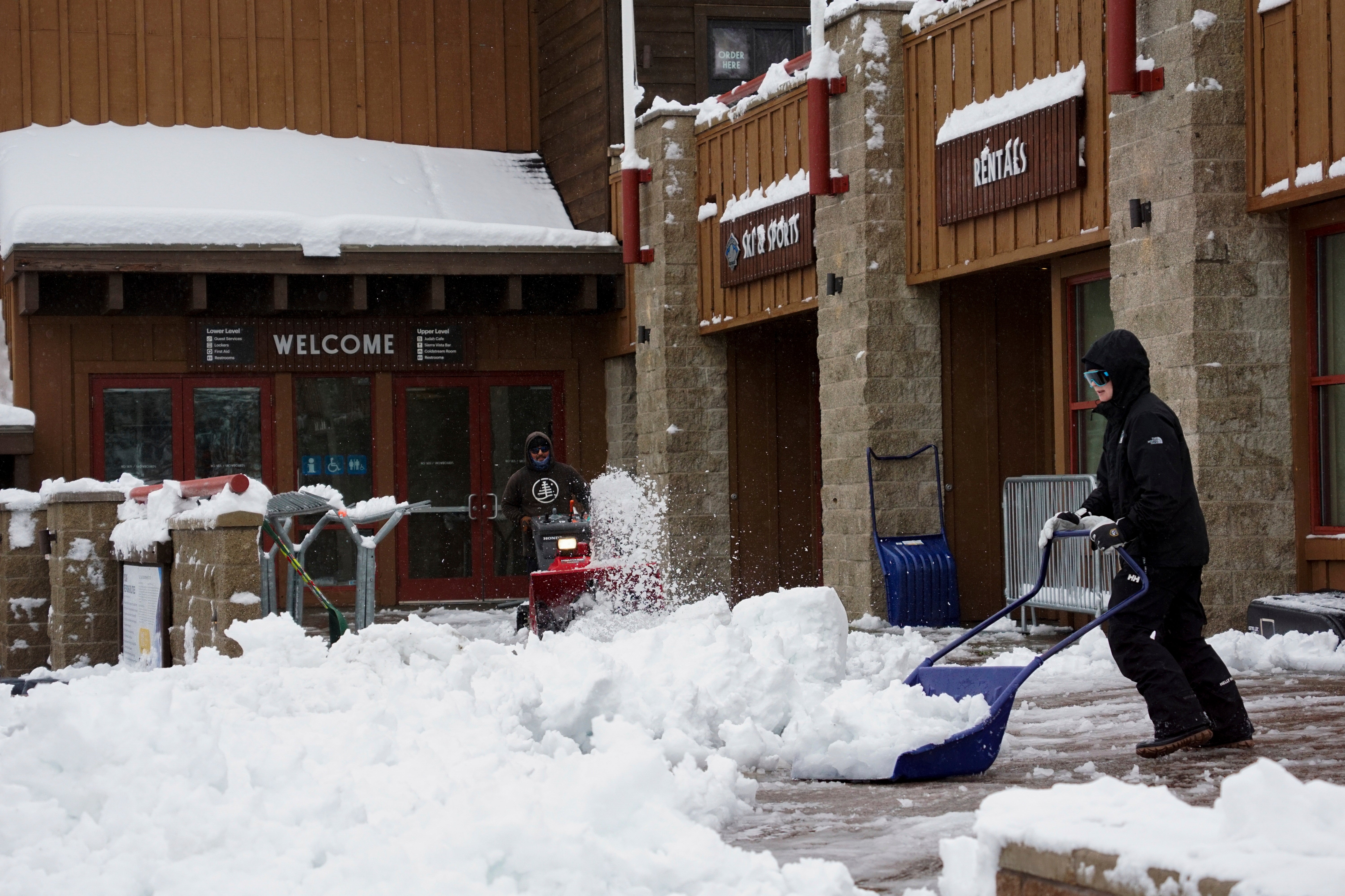 On Thanksgiving, the mid-Atlantic and the Great Lakes regions could see some snow, forecasters say