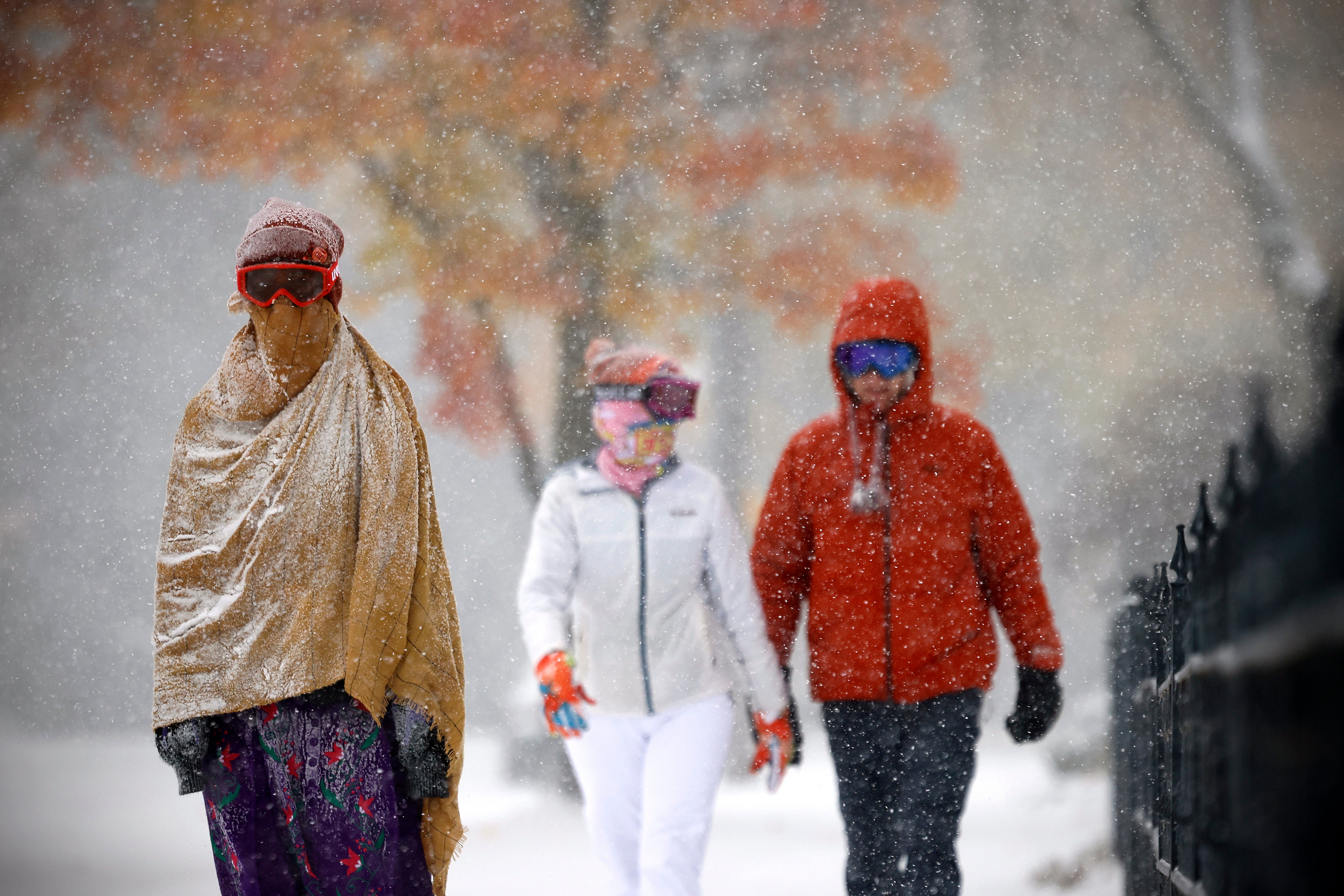 Snow and rain are set to impact larger portions of the U.S. this week as people begin to travel for the Thanksgiving holiday