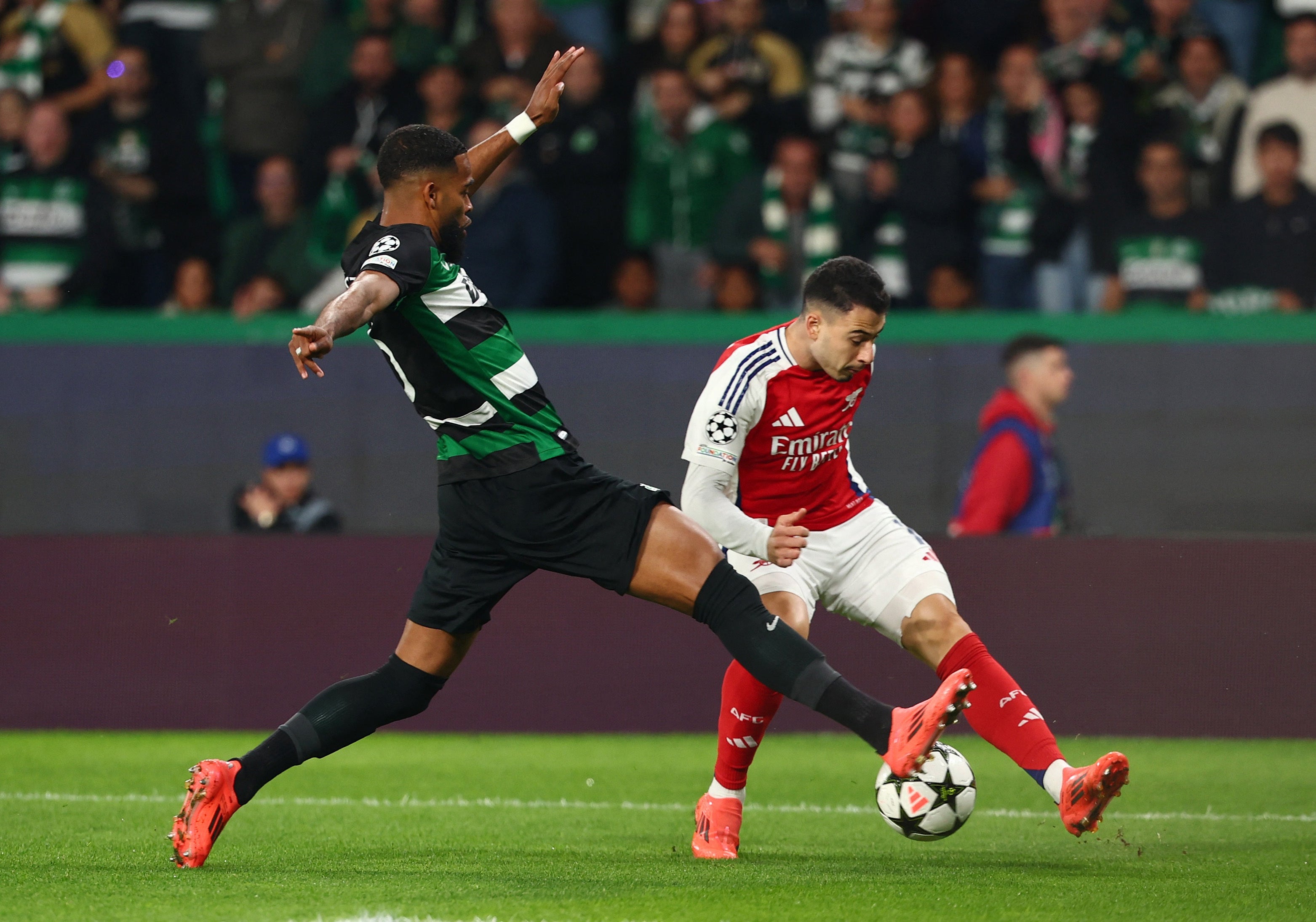 Sporting CP Jerry St Juste challenges Gabriel Martinelli