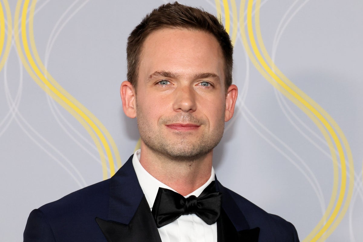 patrick j adams education - Ilustrasi 3