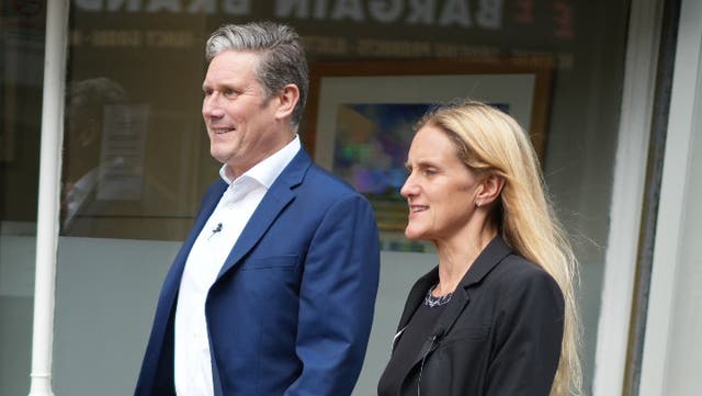 <p>Allies say Keir Starmer is sticking to the rules after Simon Case, the cabinet secretary, told ministers to remain neutral on Kim Leadbeater’s private members’ bill</p>