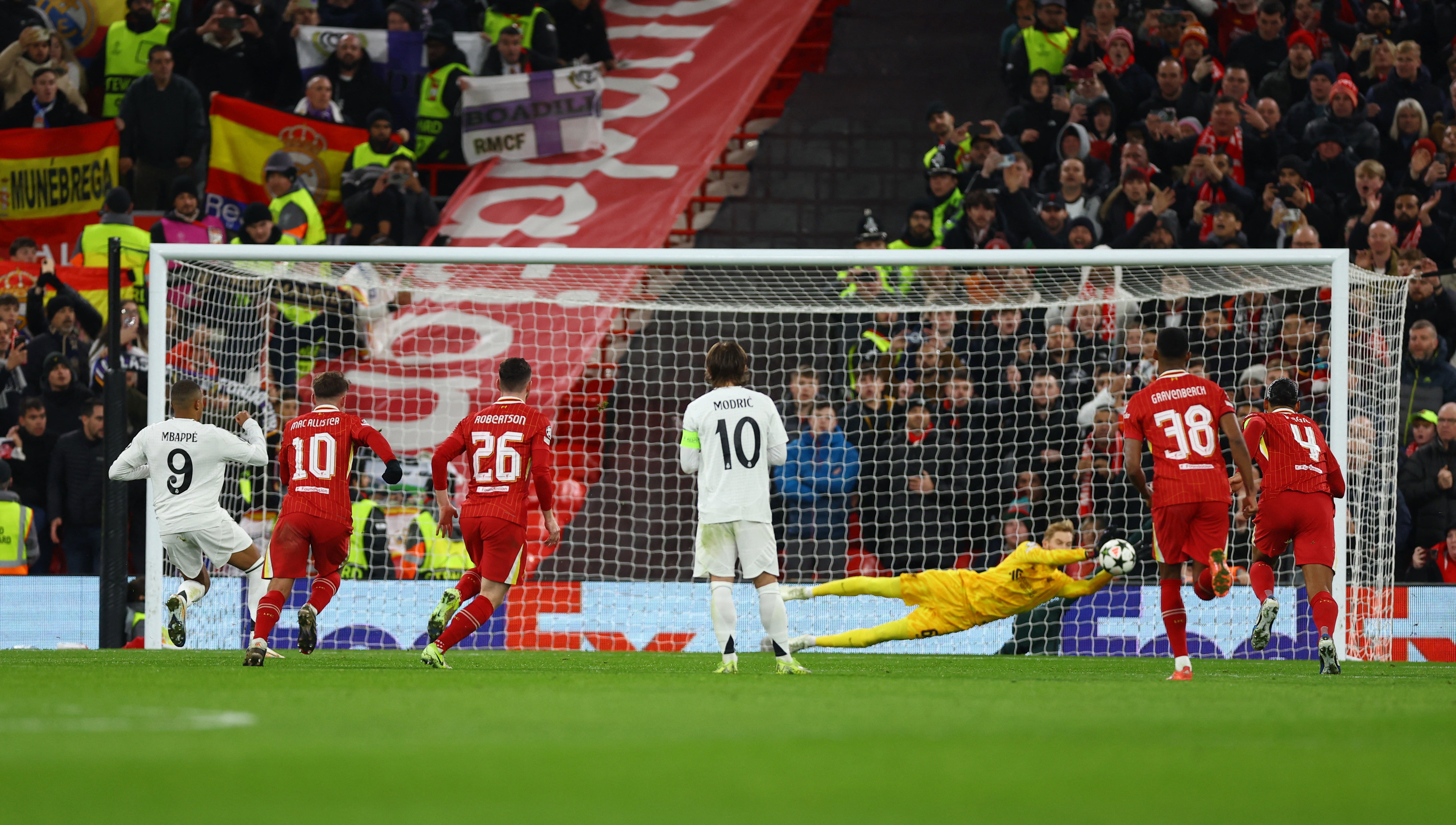 Mbappe vede il suo rigore parato da Kelleher