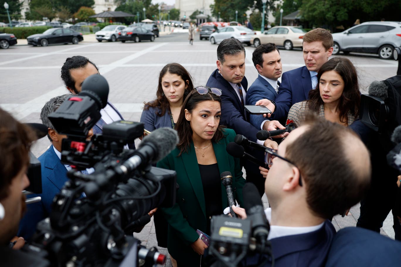 Trump official says ‘do not underestimate’ Alexandria Ocasio-Cortez as some insiders push for her to lead Democrats (independent.co.uk)