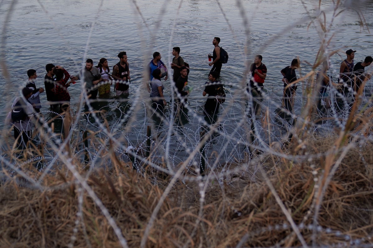 Court backs Texas over razor wire installed on US-Mexico border | The ...