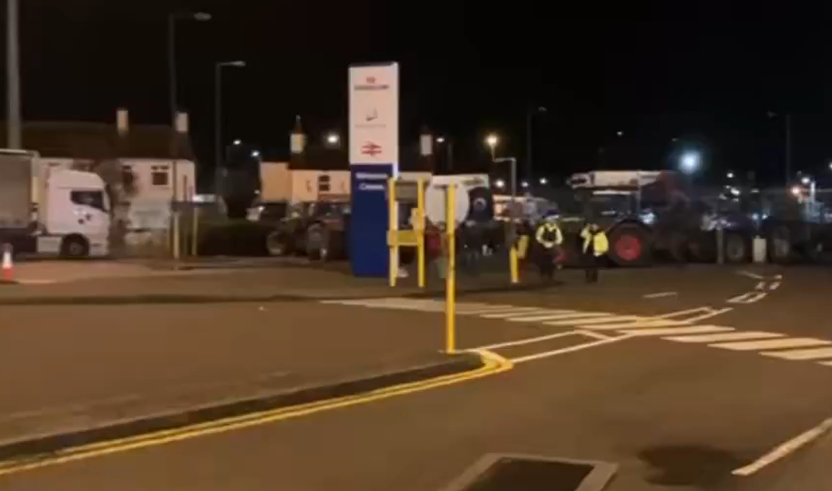 Holyhead port was blocked by farmers yesterday creating a stand-off