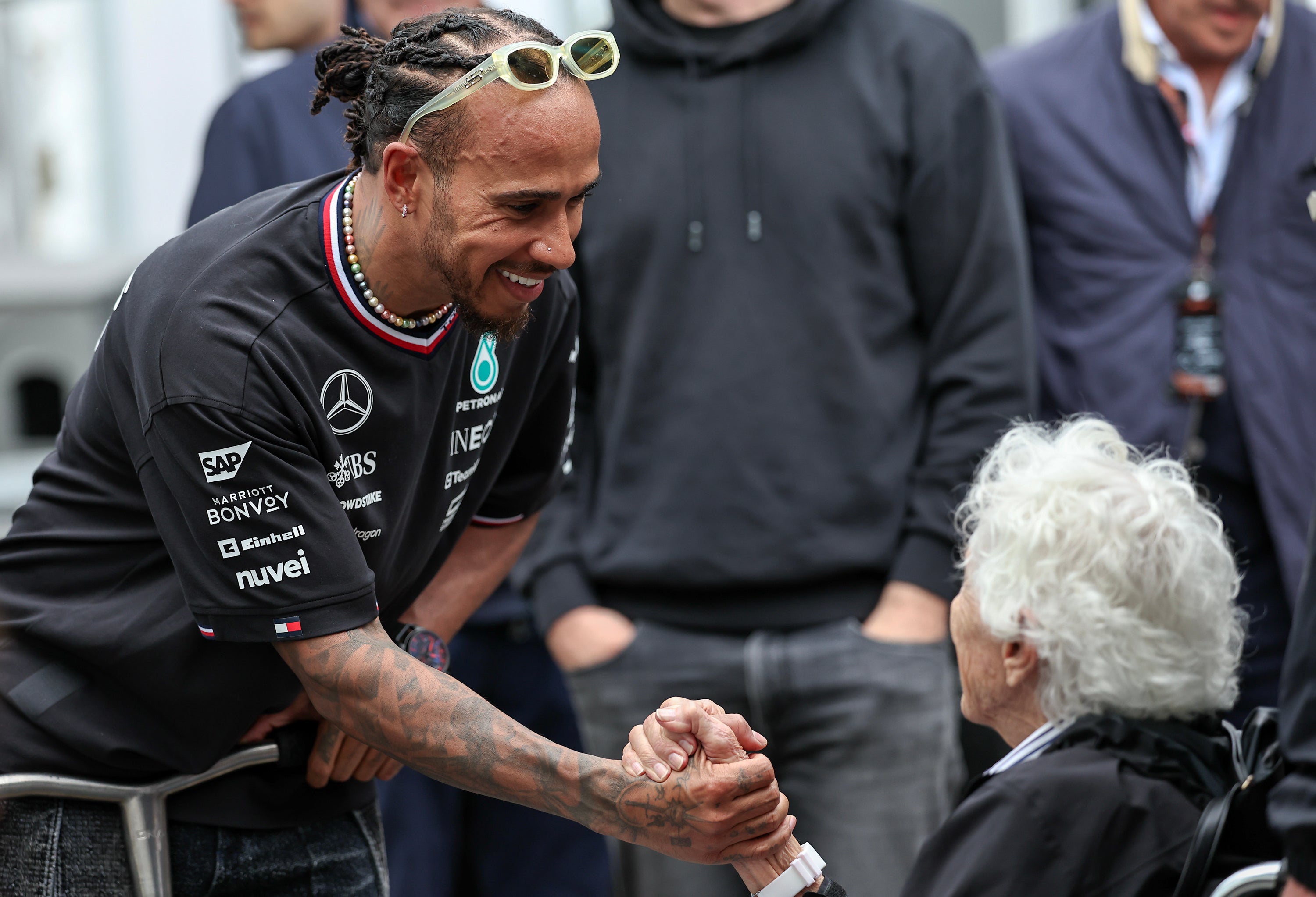 Lewis Hamilton has paid tribute to Mary McGee after her death at the age of 87