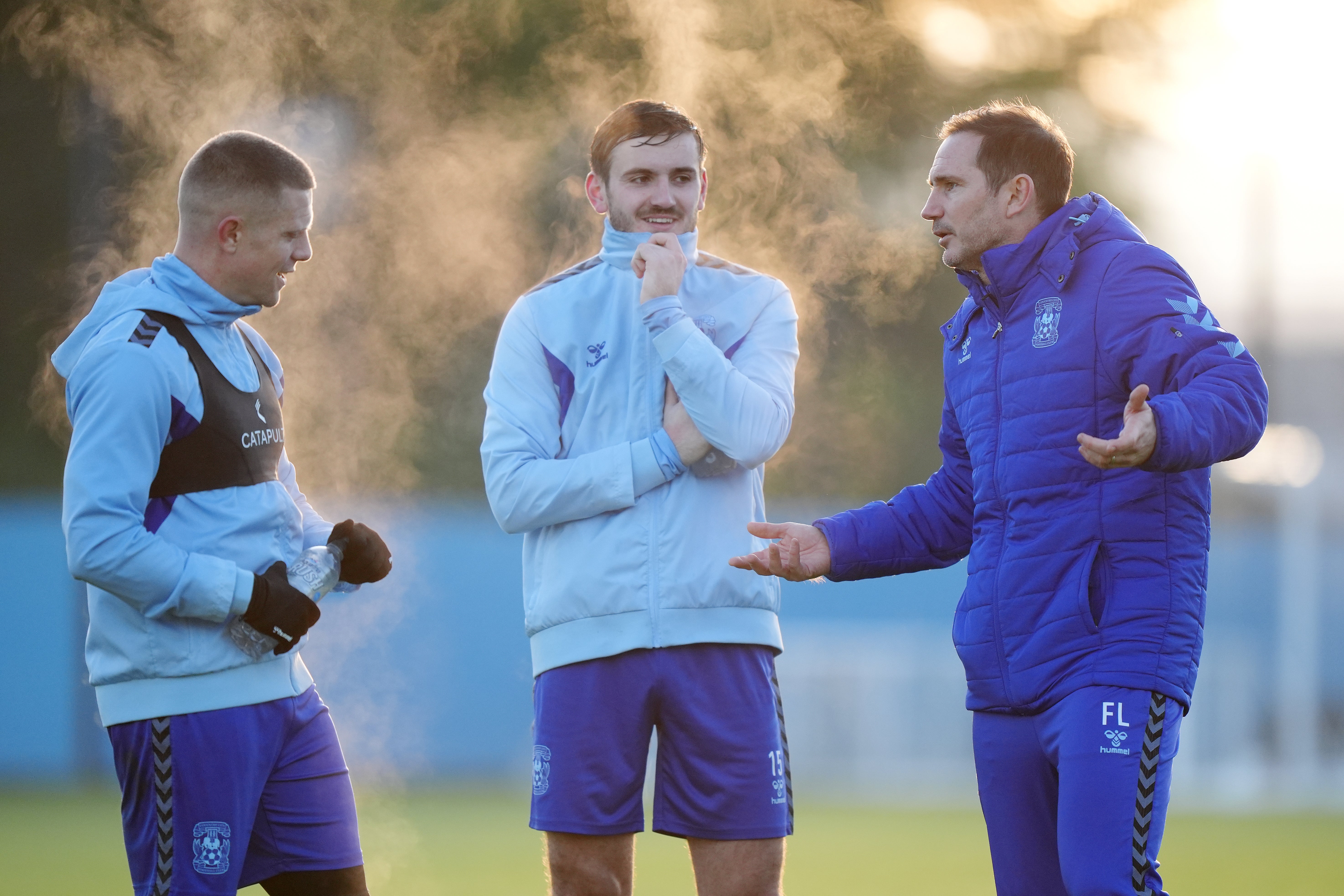 Il nuovo manager del Coventry City Frank Lampard (a destra), Liam Kitching (al centro) e Jake Bidwell durante una sessione di allenamento