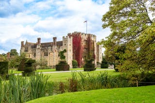 Ihr Vermächtnis wird nächstes Jahr als Musical auf der Bühne in keinem anderen als ihrem eigenen Elternhaus, Hever Castle, aufgeführt.