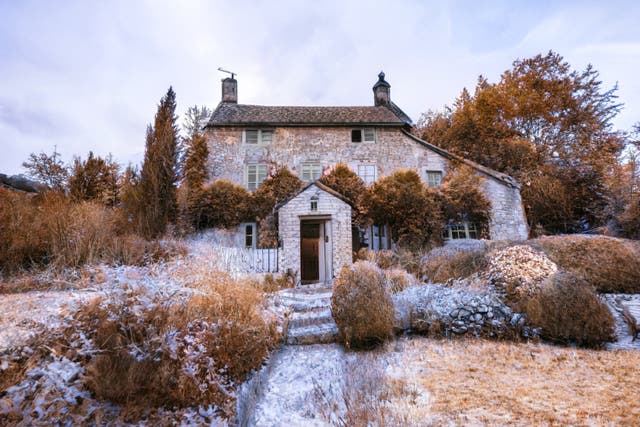 <p>The picture perfect Laundry Cottage in Coombe Hay </p>