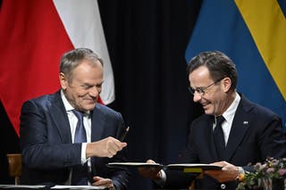 Poland's prime minister Donald Tusk and Sweden's prime minister Ulf Kristersson sign an agreement during Thursday's summit at Harpsund in Flen, Sweden