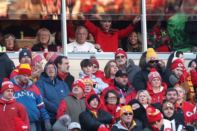 <p>Taylor Swift cheers on boyfriend Travis Kelce during his game against the Las Vegas Raiders  </p>