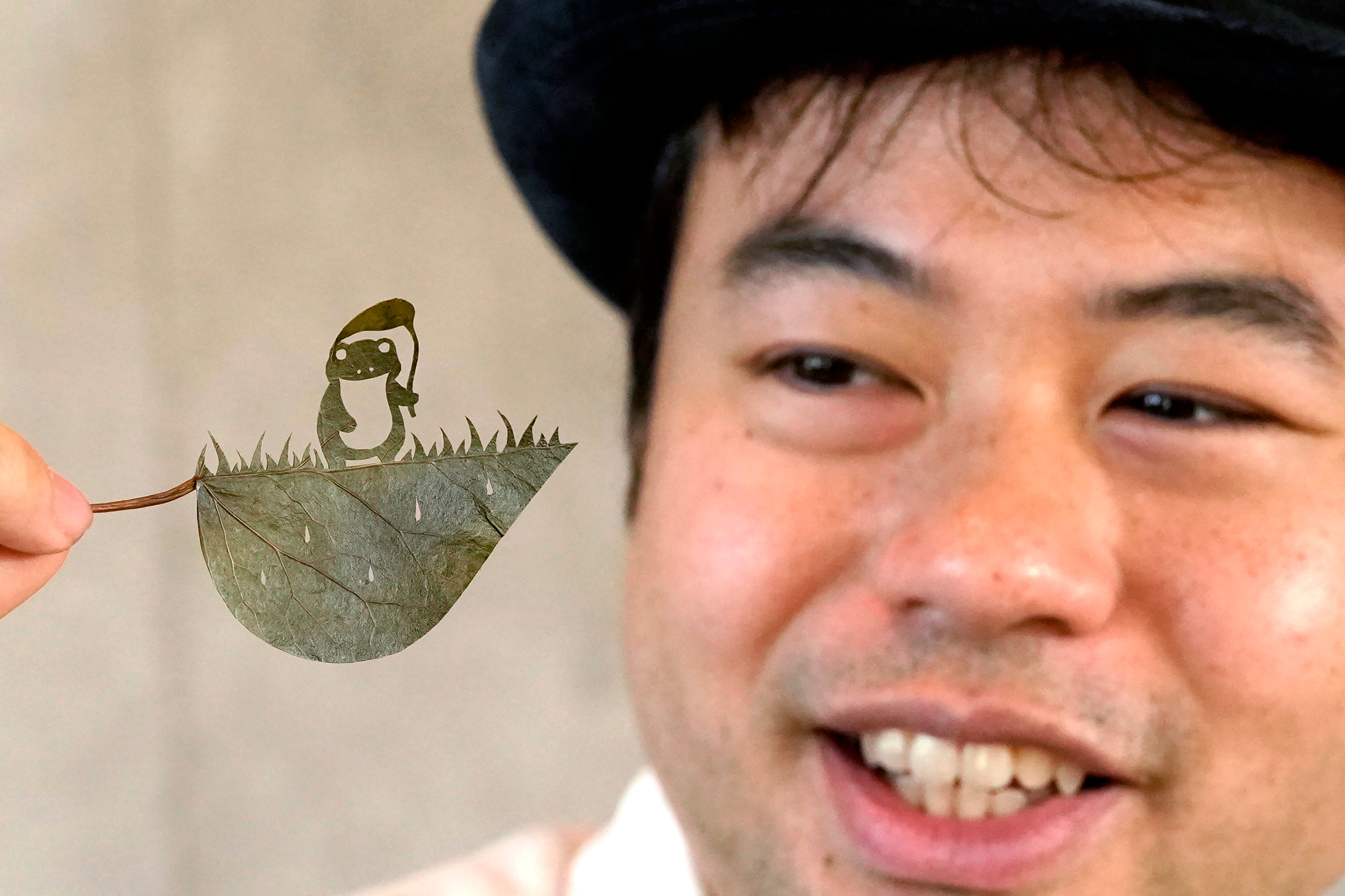 Japan Leaf Cutting Artist