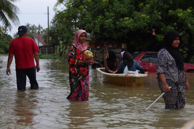 <p>More than 150,000 people have been displaced due to the floods in Malaysia</p>