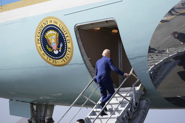 <p>Joe Biden boards Air Force One </p>