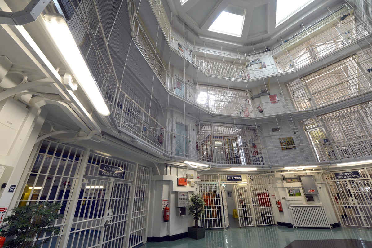 Prisoners let out ‘in error’ or held illegally beyond their release date in ‘squalid’ prison, watchdog warns