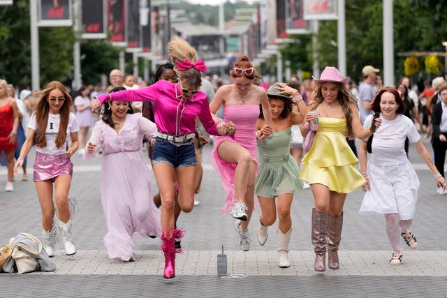 <p>Fans of singer Taylor Swift arrive for her concert at Wembley Stadium in London </p>