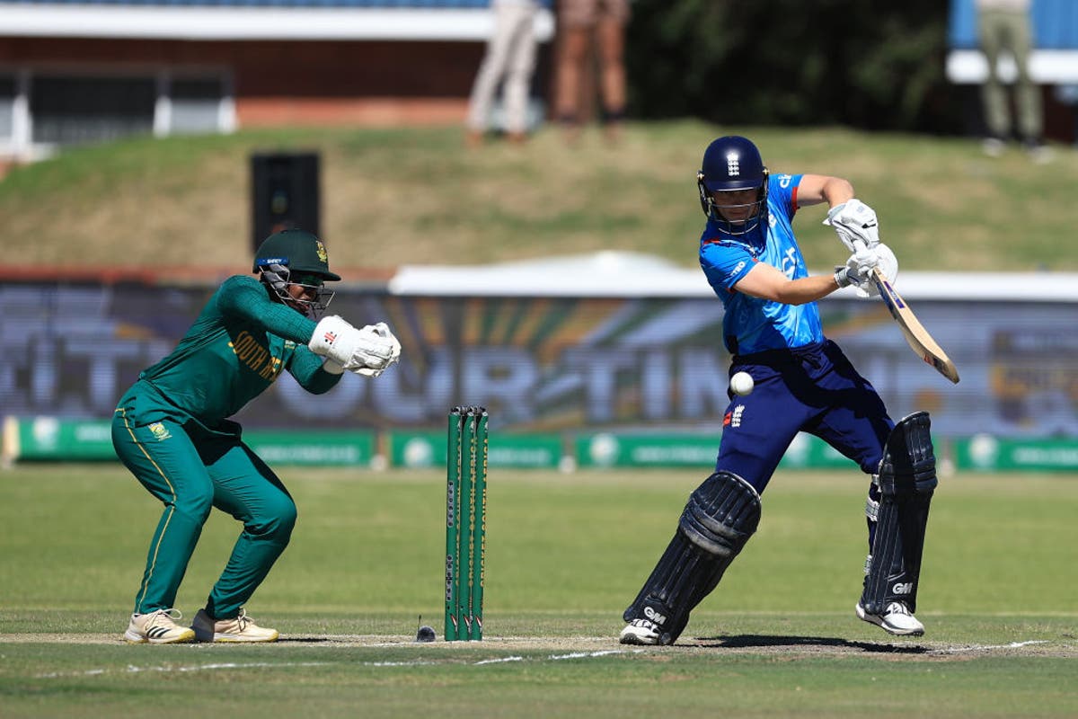 Early batting collapse sees England well beaten by South Africa in first ODI