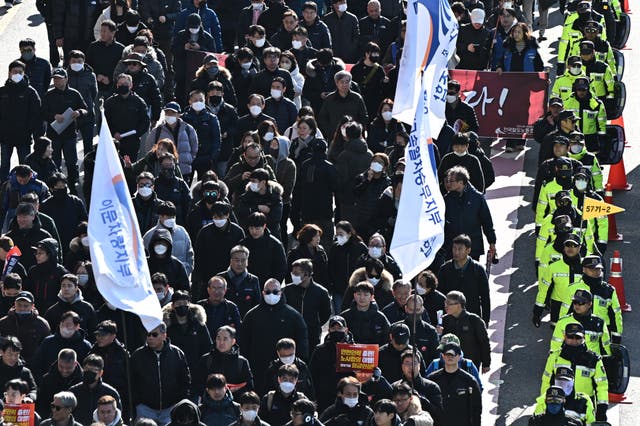 <p>Protesters take part in a strike by railway workers in Seoul on 5 December 2024</p>