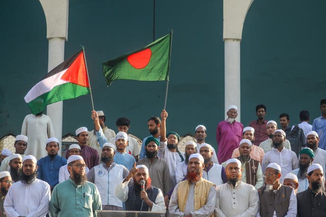 <p>Supporters of the Islami Andolan Bangladesh party shout slogans during a protest against India in Dhaka</p>