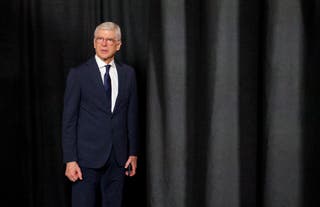 Arsene Wenger arrives at the draw