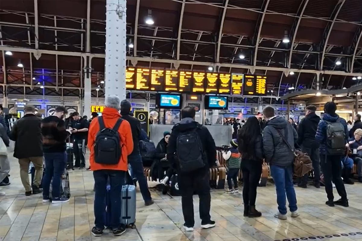 Rush-hour trains delayed and cancelled due to ‘nationwide fault’ in system