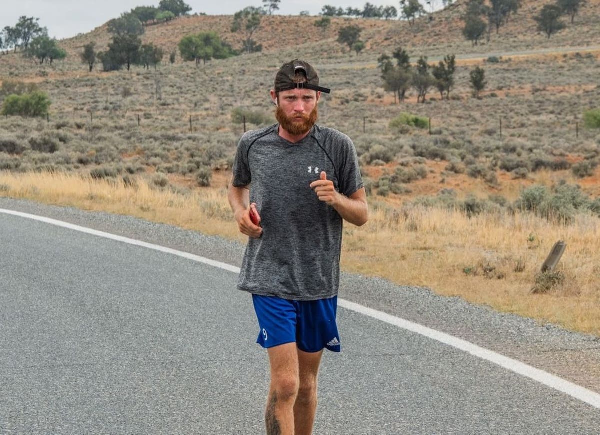 Man breaks British record by running more than 4000km across Australia