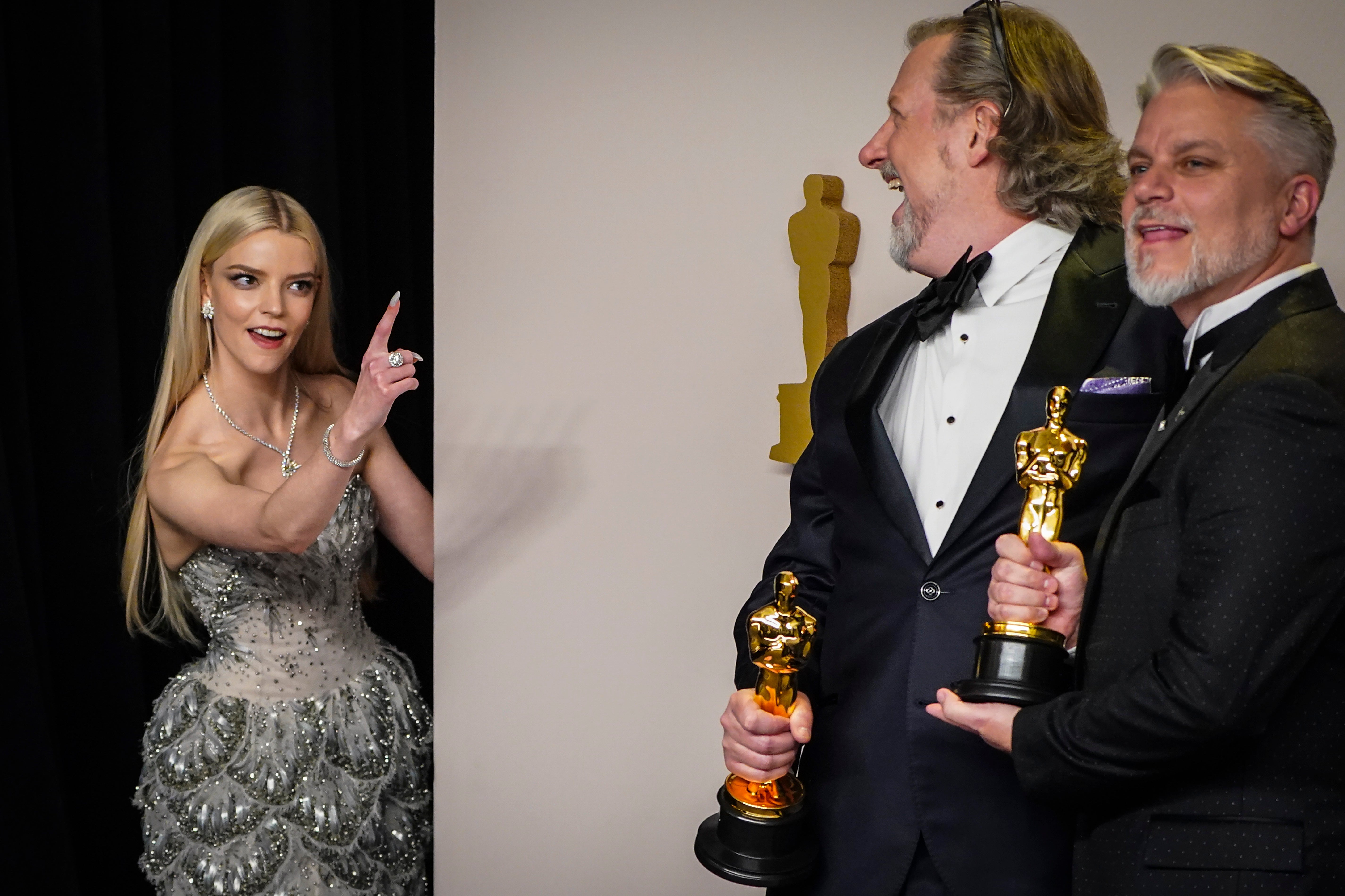 YE-Top-Entertainment-Photo Gallery