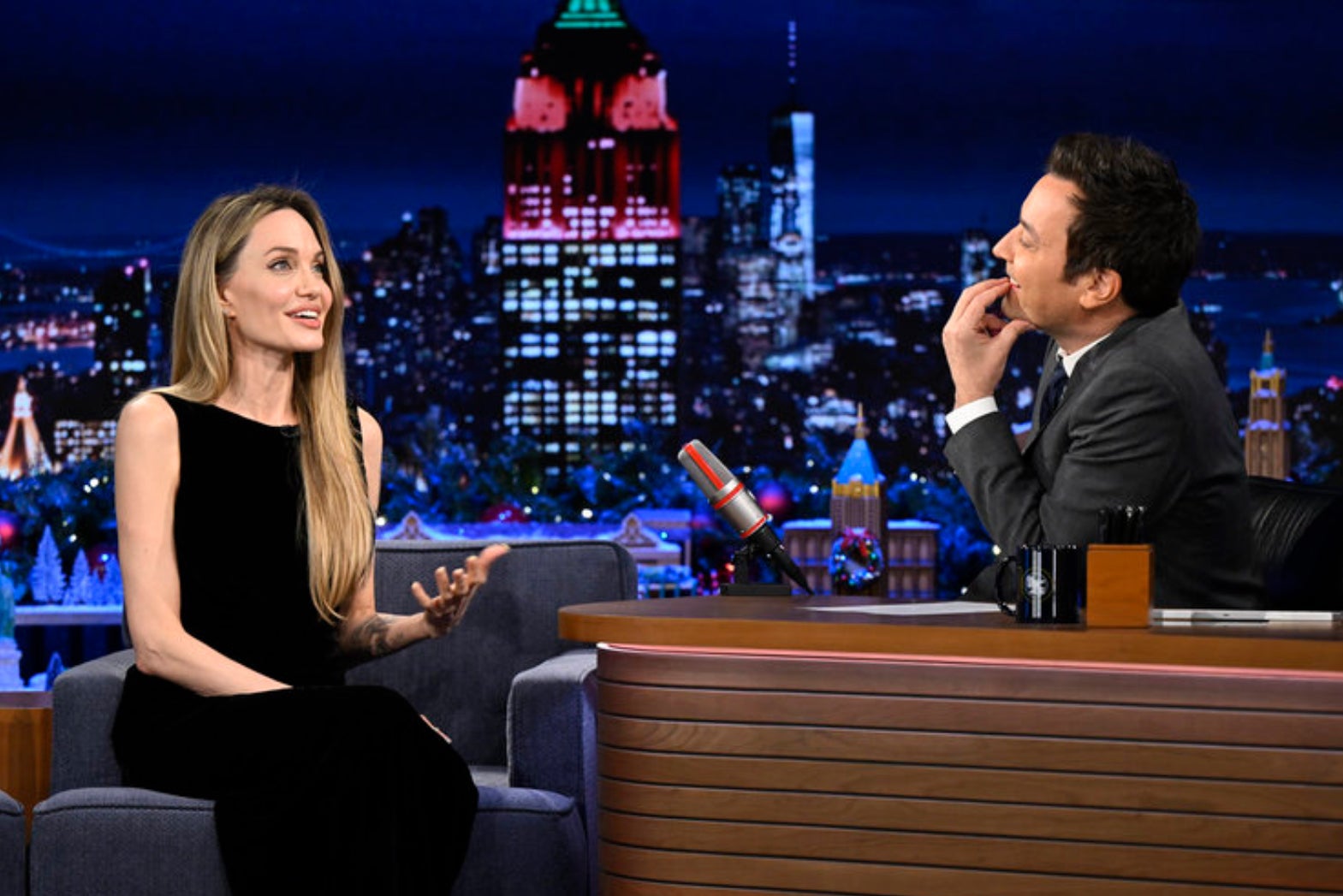 <p>Angelina Jolie explains her decision to go barefoot on ‘The Tonight Show Starring Jimmy Fallon’</p>