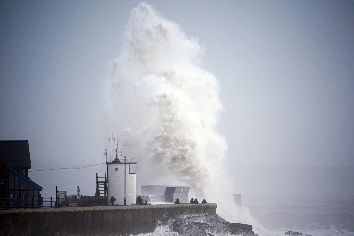 Further strong winds to batter UK after Storm Darragh sweeps in | The ...