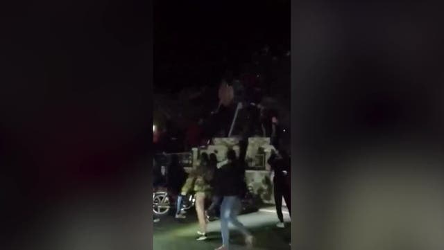 <p>Moment Syrian rebels shoot down statue of former President Hafez Al-Assad.</p>