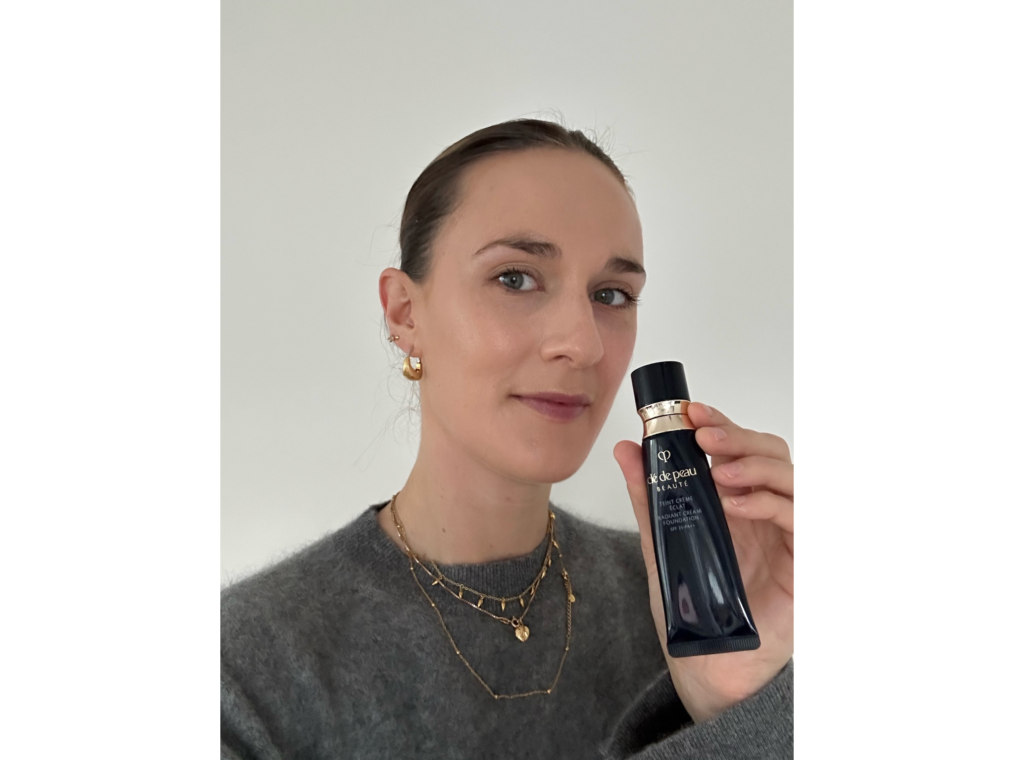 Clé de Peau Beauté radiant cream foundation