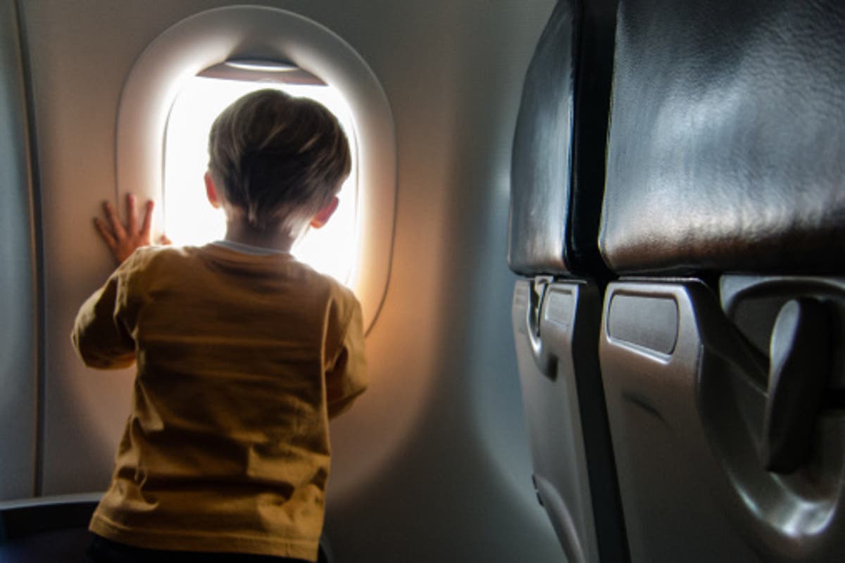 Airplane passenger refuses to switch seats with child throwing a tantrum