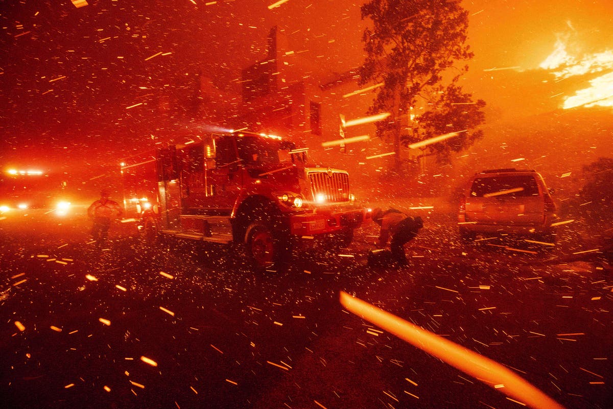 Malibu wildfire forces thousands to flee as Pepperdine students shelter in place