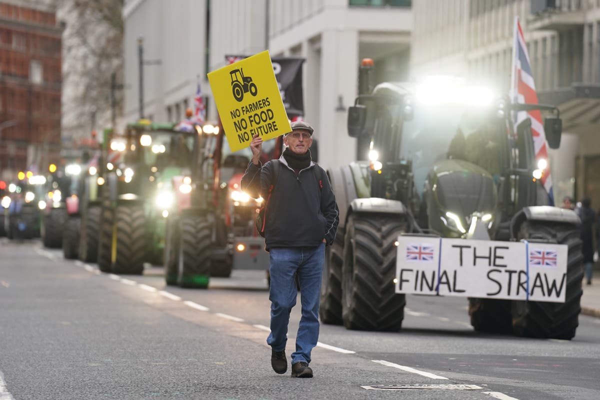 Starmer and farmers locked in deadlock over tax changes after hundreds of tractors descend on Westminster