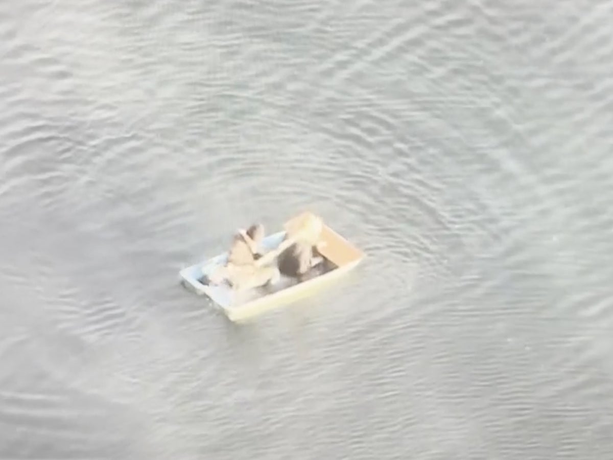 Cops arrest jewelry thieves who tried to escape on foot, by car and on a row boat