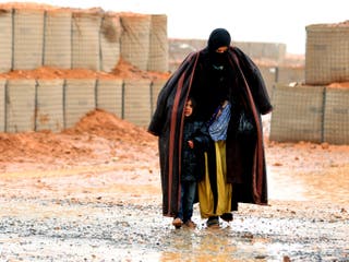 Thousands of Syrians escape horrific conditions of besieged camp | The ...