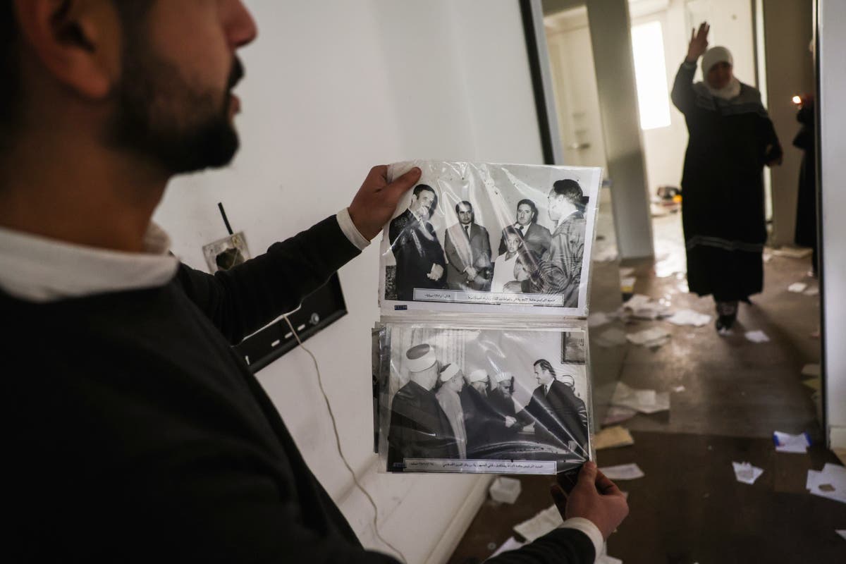 Candid photos of Syrias Assad expose a world beyond the carefully crafted and repressive rule